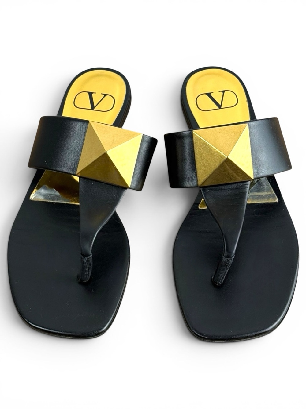 Valentino Garavani One Stud Thong Sandals – Black